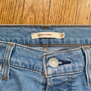 Levi’s Wedgie Skinny with distressing